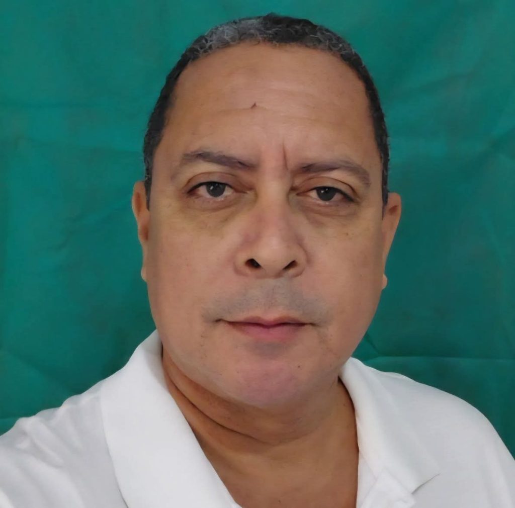 Retrato oficial de Fábio Santana, executivo e ativista humanitário, atual presidente da Diretoria Executiva do Partido Verde na Serra, Espírito Santo. A imagem destaca a liderança política focada em Justiça Ambiental Urbana e Direitos Humanos para a gestão 2026.