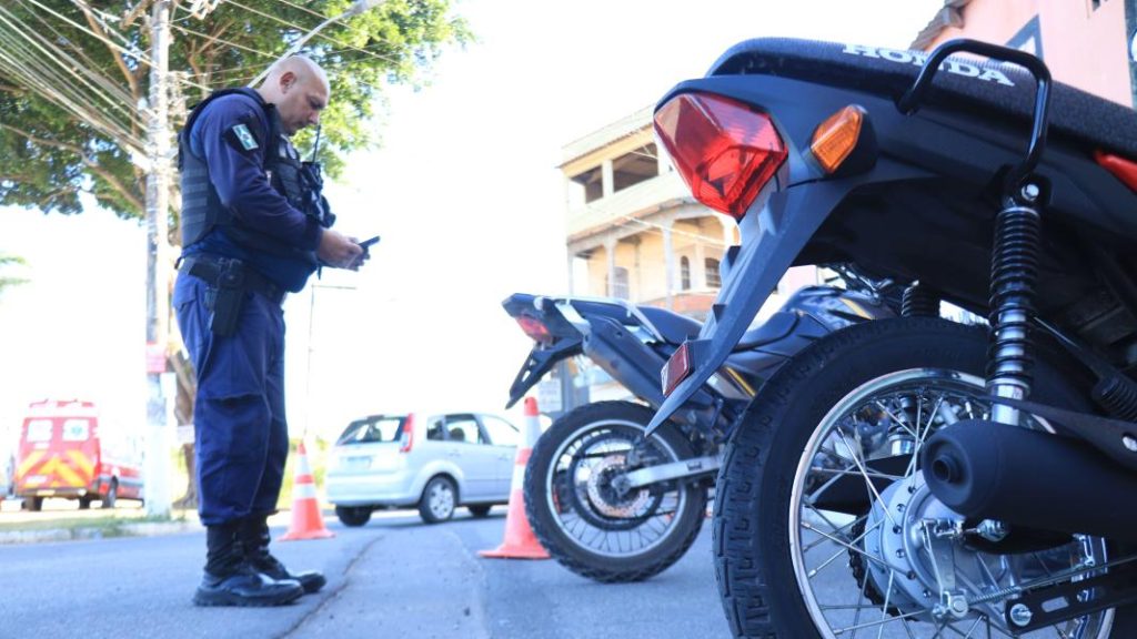 Multas de mais de R$ 3 mil: nova lei em Viana combate escapamentos barulhentos e limita horário de distribuidoras de bebidas