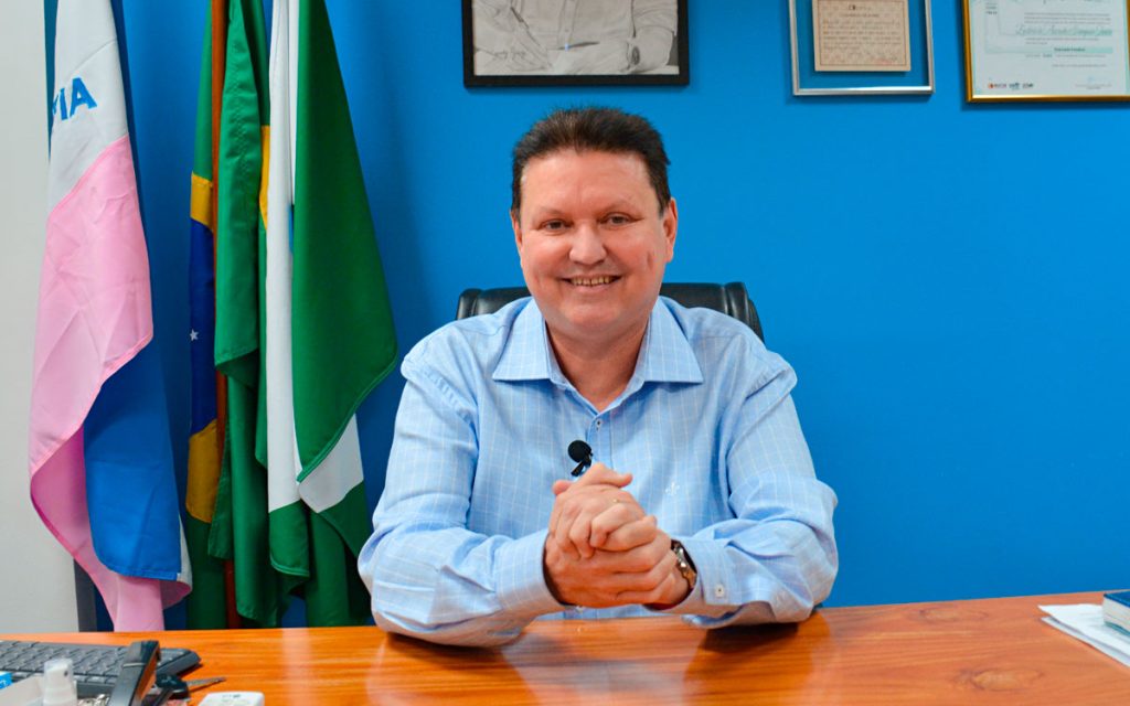 Euclério de Azevedo Sampaio Junior: Advogado e aposentado da Polícia Civil, possui uma trajetória política de mais de 20 anos. Foi deputado estadual no Espírito Santo por cinco mandatos e prefeito de Cariacica de 2021 a 2024, quando se elegeu com 58,69% dos votos.