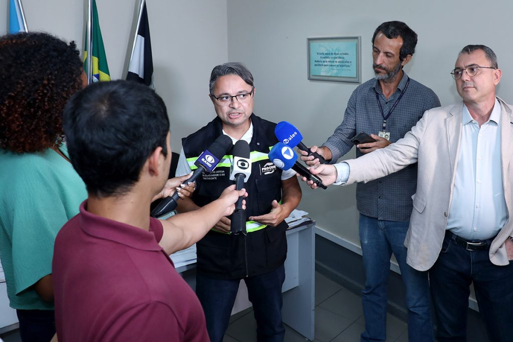 Deputado Vandinho Leite disse que fiscalização foi motivada por denúncias e poderá ser ampliada / Foto: Paula Ferreira