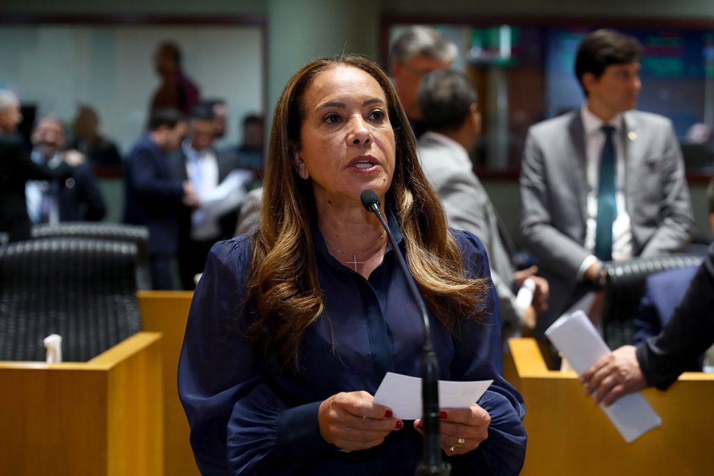 Deputada considera feminicídio a face mais dura da violência de gênero e da manifestação do machismo / Foto: Paula Ferreira