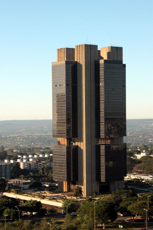 O Consórcio como Alavanca de Patrimônio e Disciplina Financeira no Brasil Edifício Sede do Banco Central em Brasília