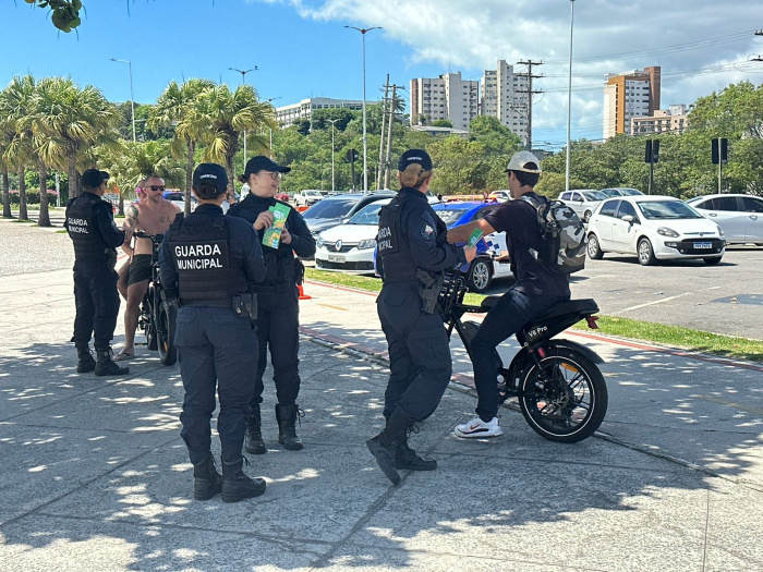 Guarda de Vitória realiza ações educativas sobre uso de bicicletas elétricas | Guarda de Vitória realiza ações educativas sobre uso de bicicletas elétricas