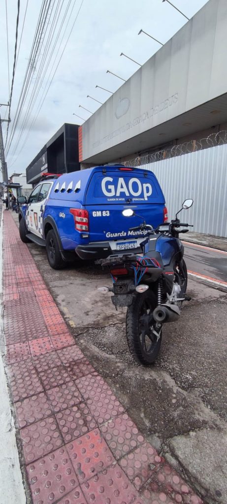 Condutor sem CNH é flagrado em motocicleta sem placa pela Guarda de Vitória Condutor sem CNH é flagrado em motocicleta sem placa pela Guarda de Vitória