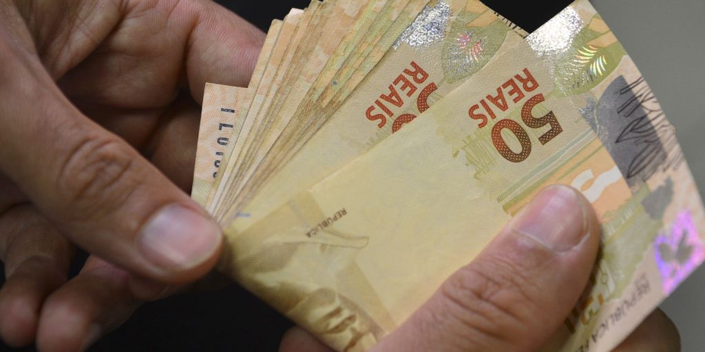 Brasileiros sacaram em janeiro R$ 403,29 milhões esquecidos em bancos Brasileiros sacaram em janeiro R$ 403,29 milhões esquecidos em bancos
