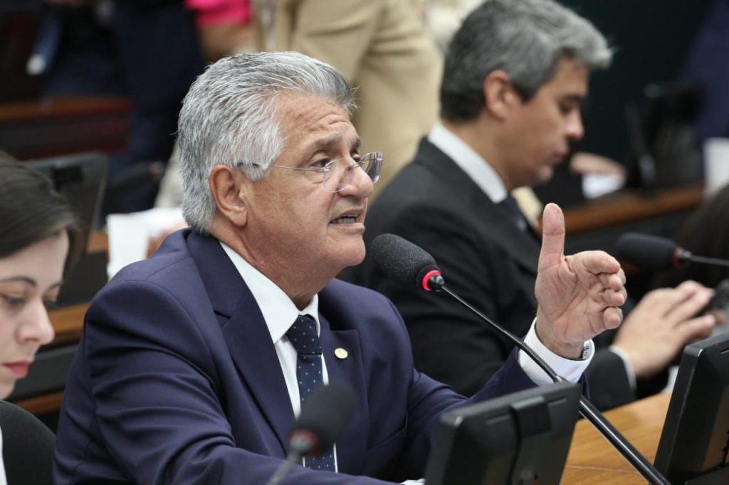 Bacelar se manifesta pela redução da jornada de forma imediata e sem adiamentos Bacelar se manifesta pela redução da jornada de forma imediata e sem adiamentos
